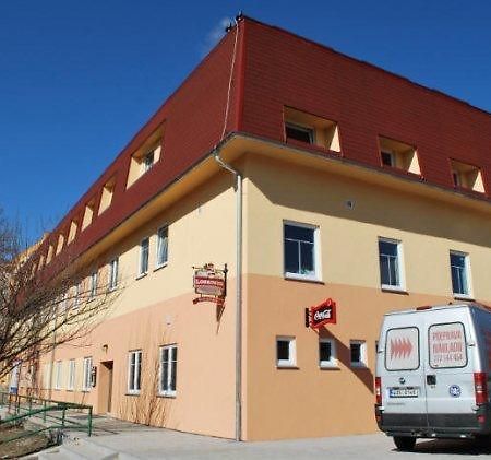 Penzion Mova Kadaň Esterno foto
