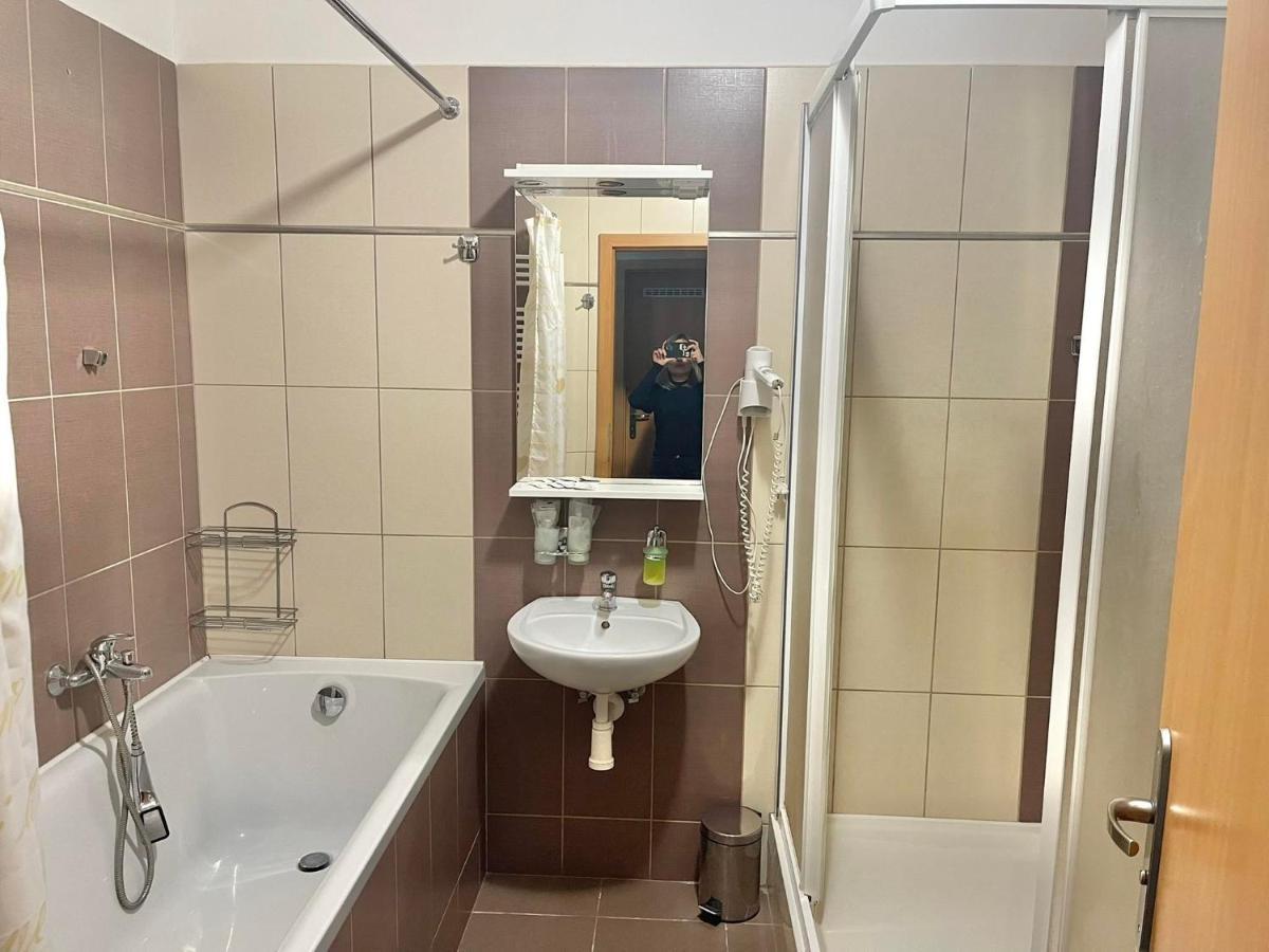 Penzion Mova Kadaň Esterno foto